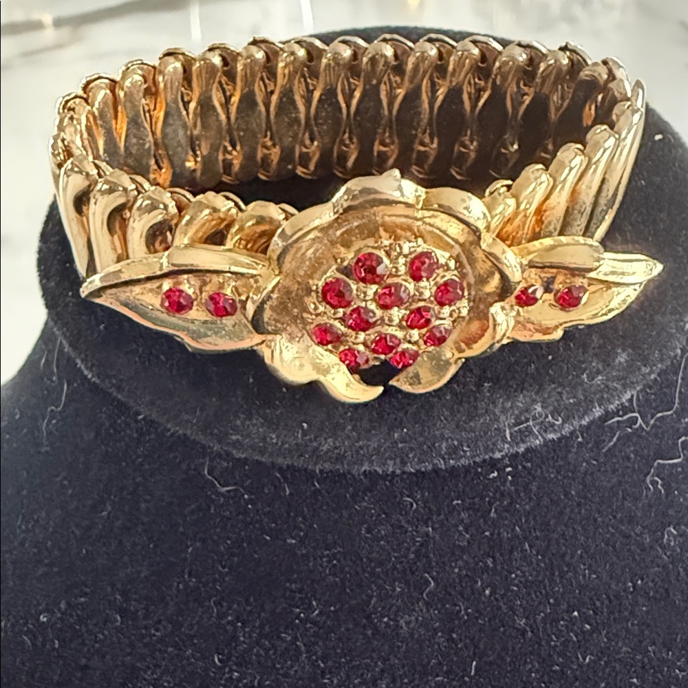 Vintage Gold Toned and Red Floral Jewelry Set - Picture 9 of 11